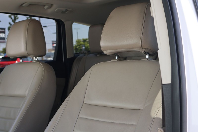 Ford Escape Vehicle Full-screen Gallery Image 17