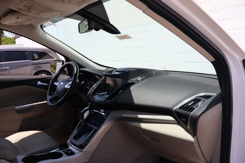 Ford Escape Vehicle Full-screen Gallery Image 18