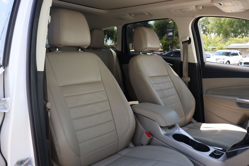 Ford Escape Vehicle Full-screen Gallery Image 19