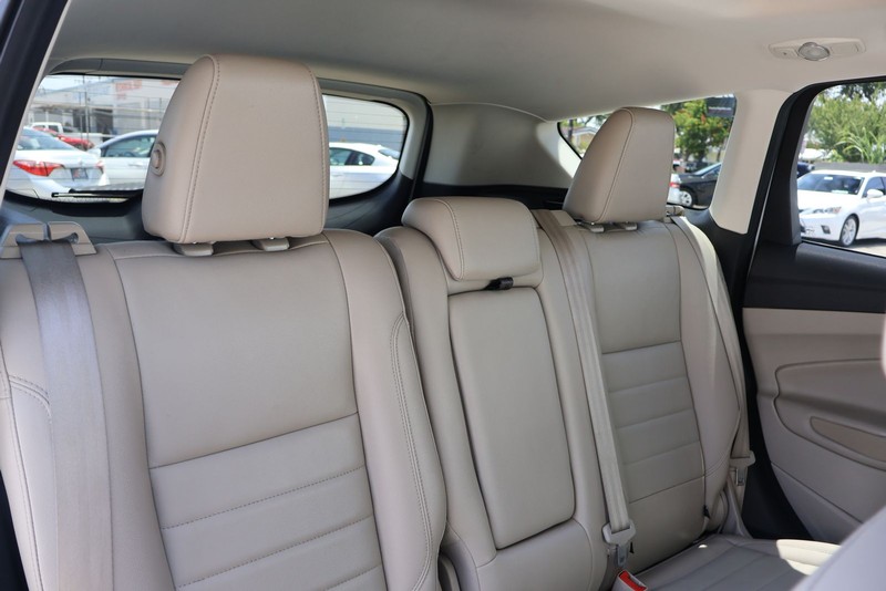 Ford Escape Vehicle Full-screen Gallery Image 20