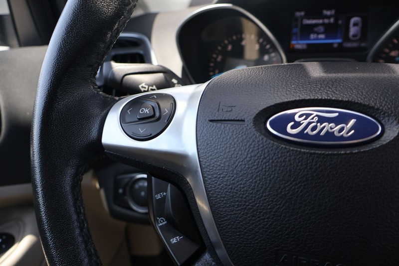 Ford Escape Vehicle Full-screen Gallery Image 24