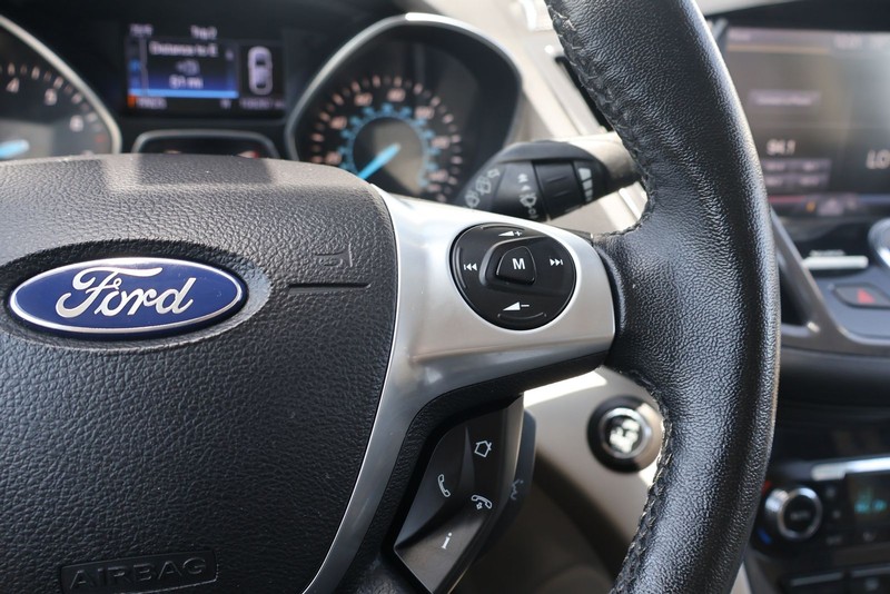 Ford Escape Vehicle Full-screen Gallery Image 25