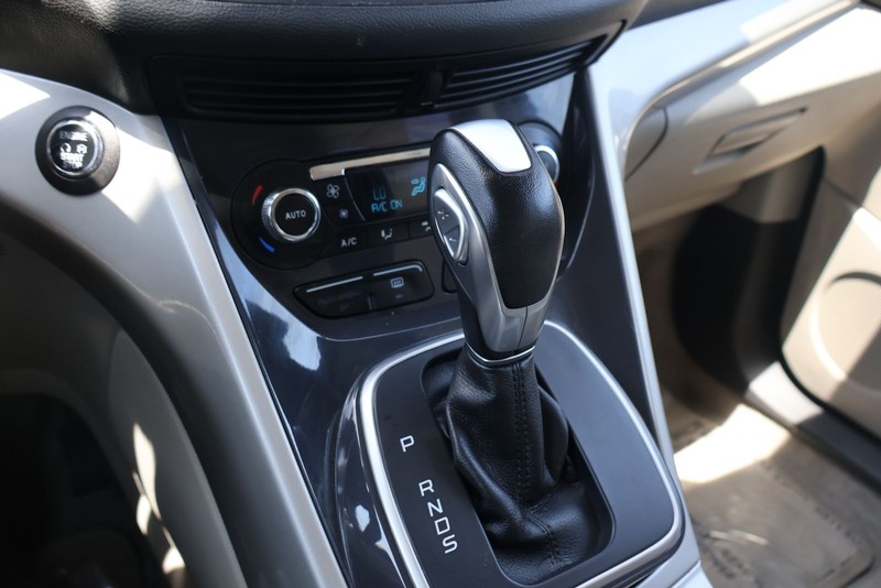 Ford Escape Vehicle Full-screen Gallery Image 29