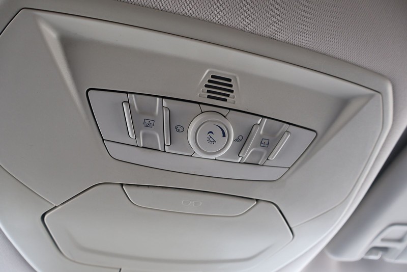 Ford Escape Vehicle Full-screen Gallery Image 30