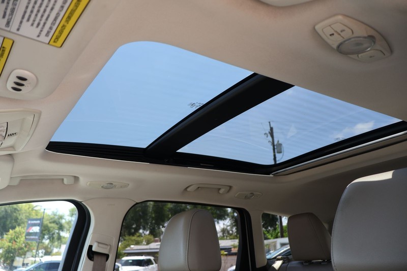 Ford Escape Vehicle Full-screen Gallery Image 31