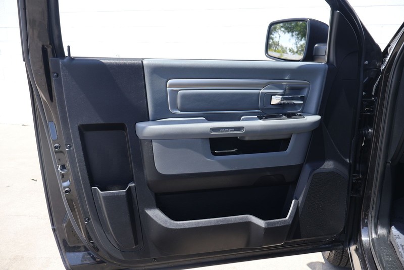 Ram 1500 Vehicle Full-screen Gallery Image 14