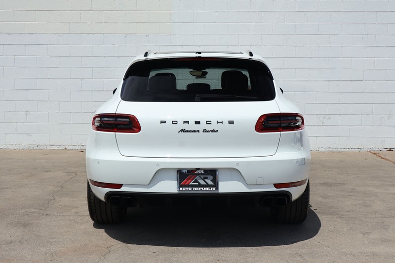 Porsche Macan Vehicle Full-screen Gallery Image 06
