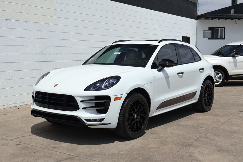 Porsche Macan Vehicle Full-screen Gallery Image 12