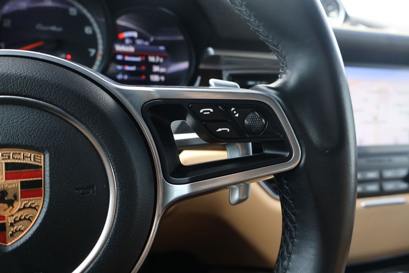 Porsche Macan Vehicle Full-screen Gallery Image 27