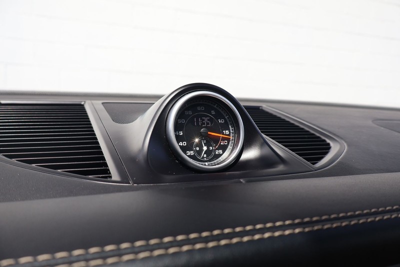 Porsche Macan Vehicle Full-screen Gallery Image 29