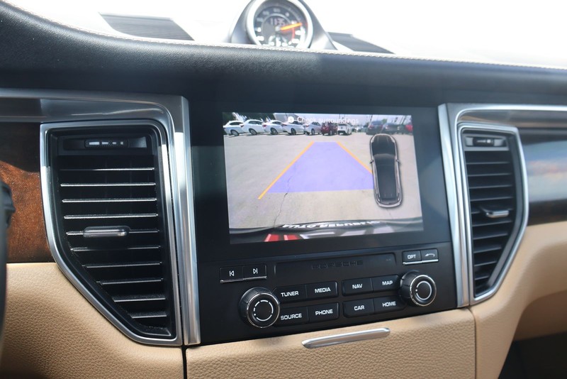 Porsche Macan Vehicle Full-screen Gallery Image 31