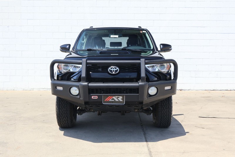 Toyota 4Runner Vehicle Full-screen Gallery Image 02