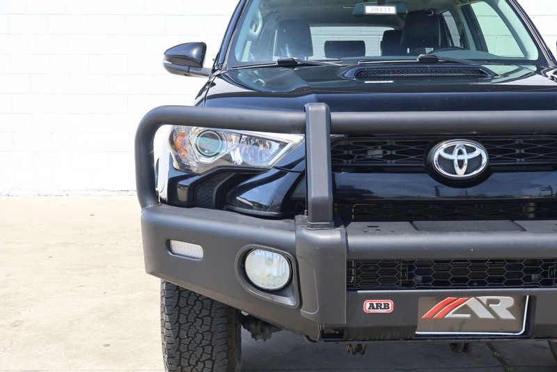 Toyota 4Runner Vehicle Full-screen Gallery Image 03