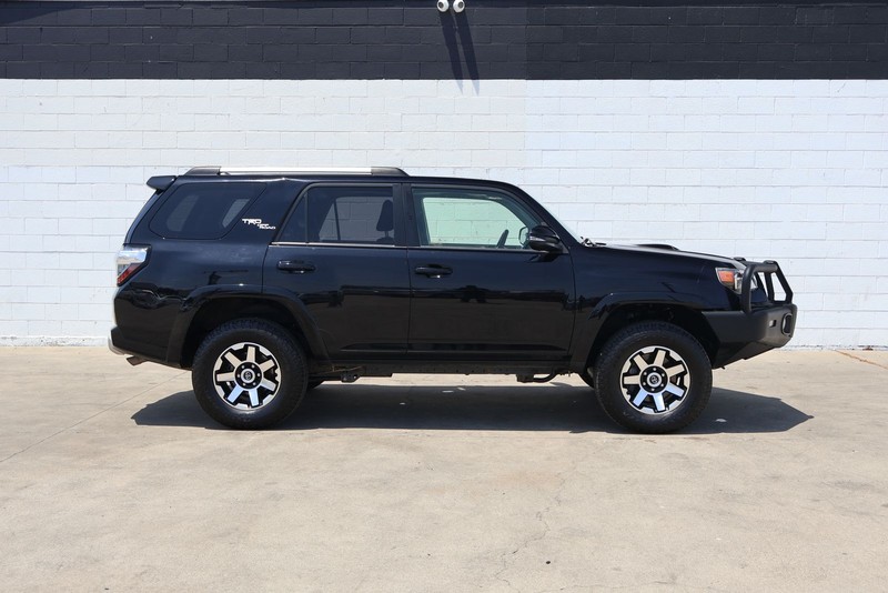 Toyota 4Runner Vehicle Full-screen Gallery Image 04