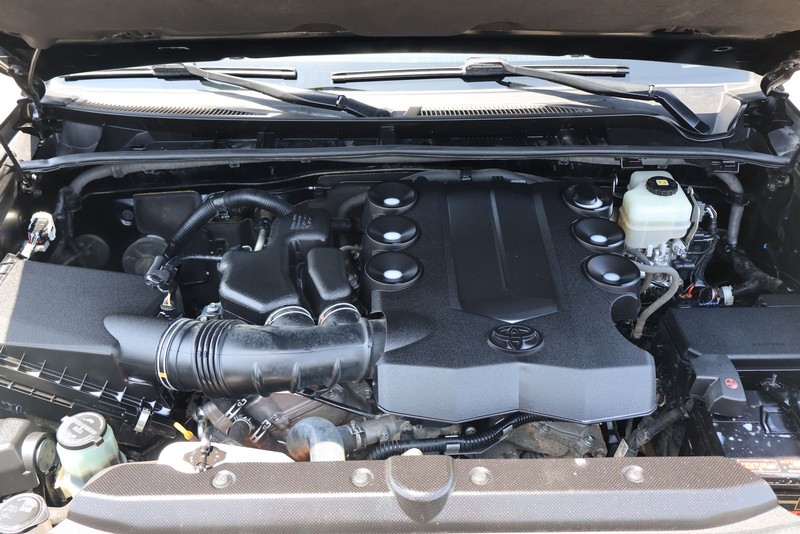 Toyota 4Runner Vehicle Full-screen Gallery Image 09