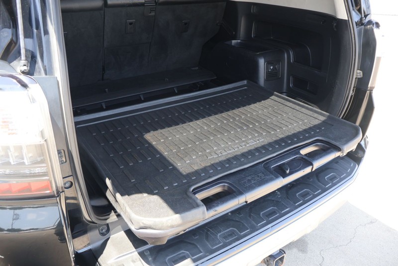 Toyota 4Runner Vehicle Full-screen Gallery Image 11