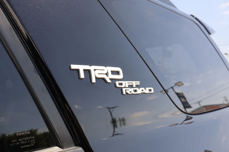 Toyota 4Runner Vehicle Full-screen Gallery Image 15