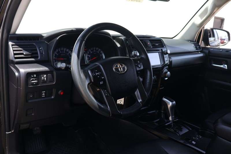 Toyota 4Runner Vehicle Full-screen Gallery Image 17