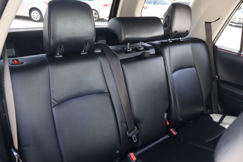 Toyota 4Runner Vehicle Full-screen Gallery Image 22