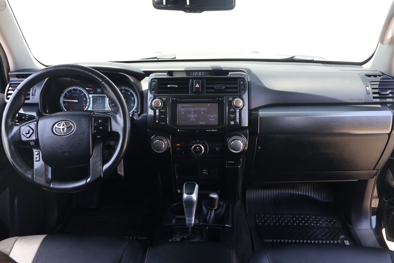 Toyota 4Runner Vehicle Full-screen Gallery Image 23