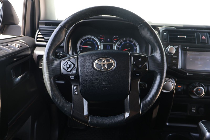 Toyota 4Runner Vehicle Full-screen Gallery Image 25