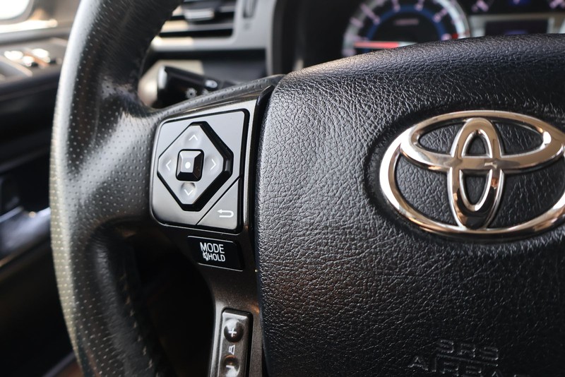 Toyota 4Runner Vehicle Full-screen Gallery Image 26
