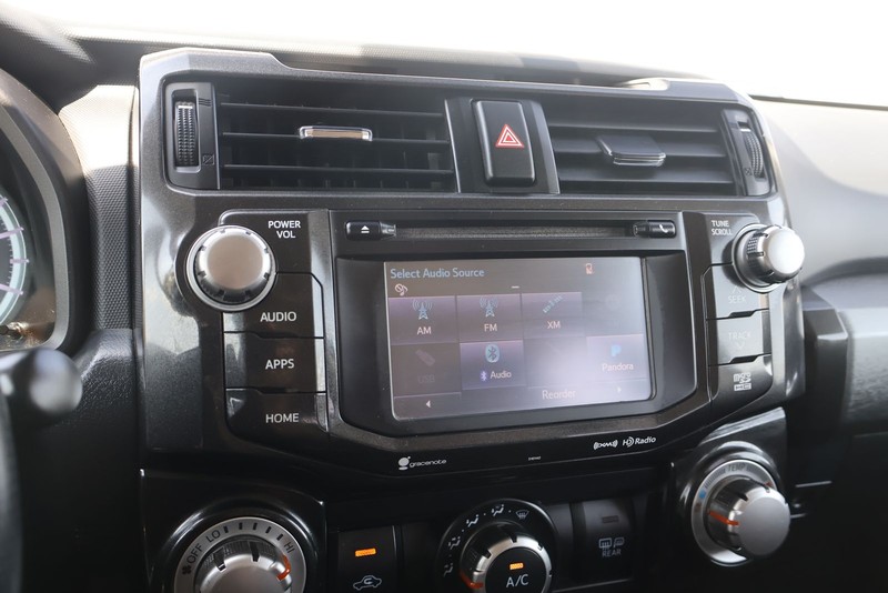 Toyota 4Runner Vehicle Full-screen Gallery Image 29