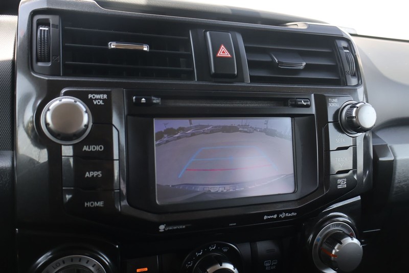 Toyota 4Runner Vehicle Full-screen Gallery Image 30