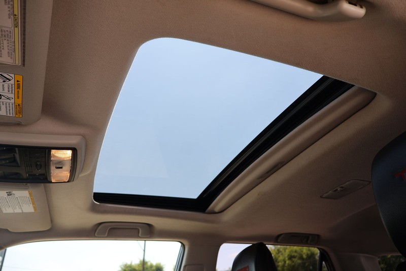 Toyota 4Runner Vehicle Full-screen Gallery Image 34