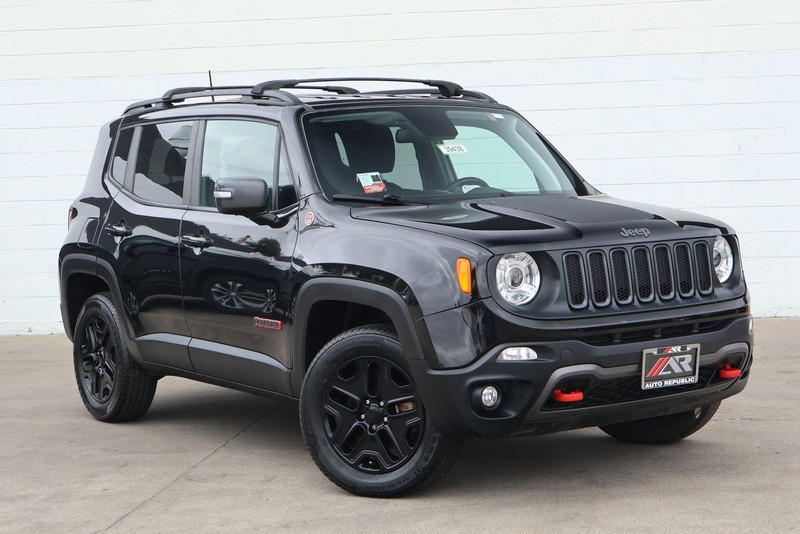 Jeep Renegade Vehicle Full-screen Gallery Image 01