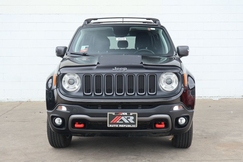 Jeep Renegade Vehicle Full-screen Gallery Image 02