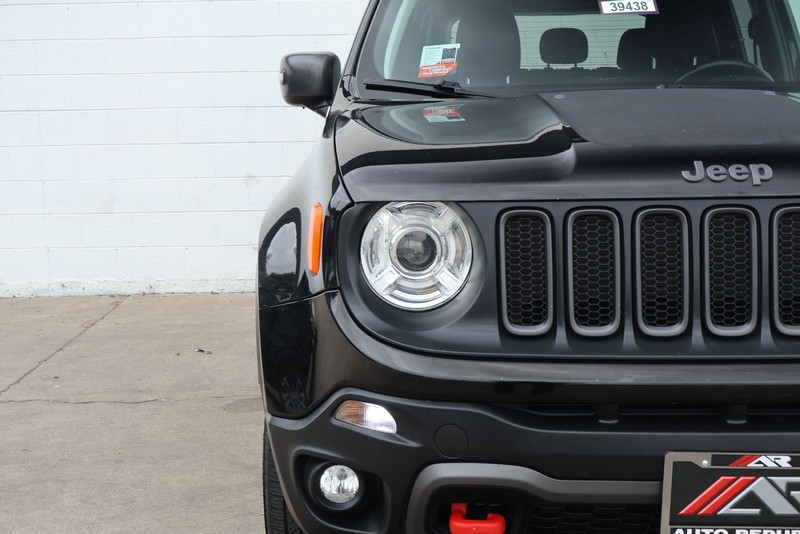 Jeep Renegade Vehicle Full-screen Gallery Image 03