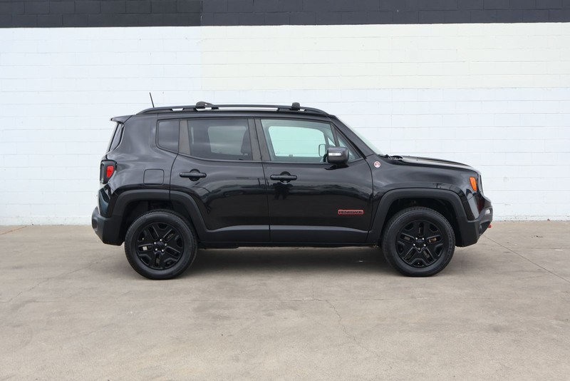 Jeep Renegade Vehicle Full-screen Gallery Image 04