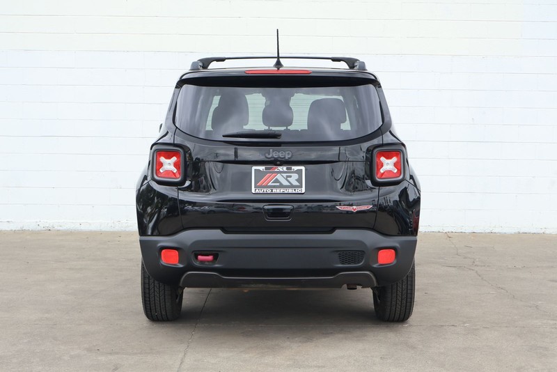 Jeep Renegade Vehicle Full-screen Gallery Image 06