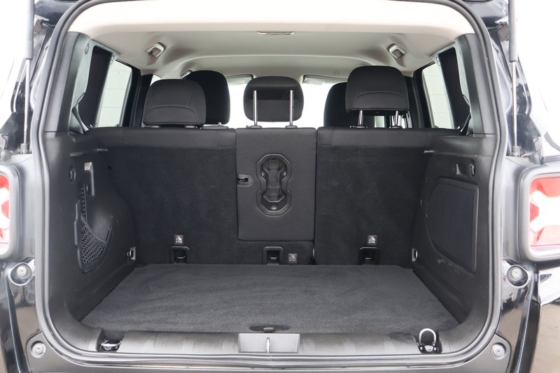 Jeep Renegade Vehicle Full-screen Gallery Image 08