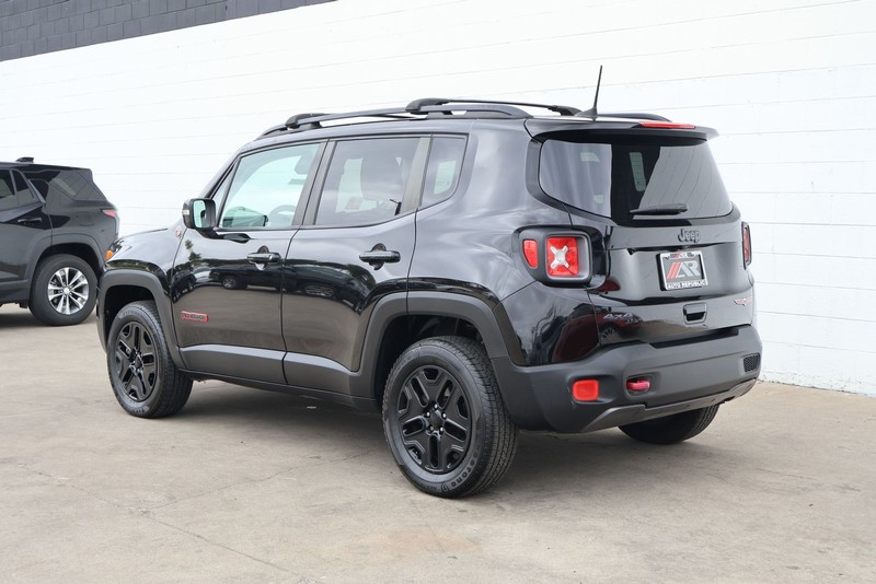Jeep Renegade Vehicle Full-screen Gallery Image 09