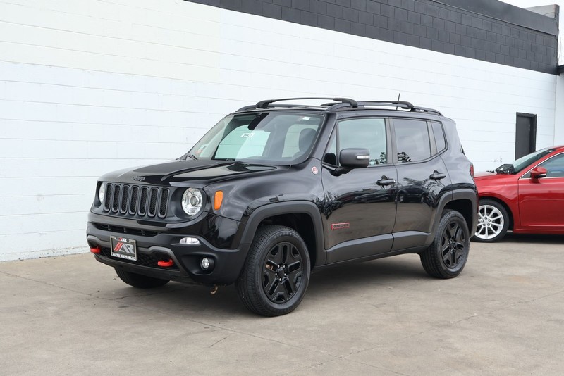 Jeep Renegade Vehicle Full-screen Gallery Image 11