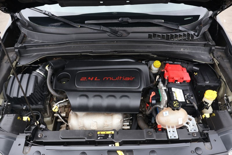 Jeep Renegade Vehicle Full-screen Gallery Image 12