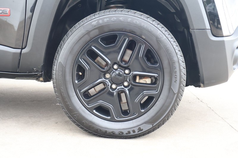 Jeep Renegade Vehicle Full-screen Gallery Image 13