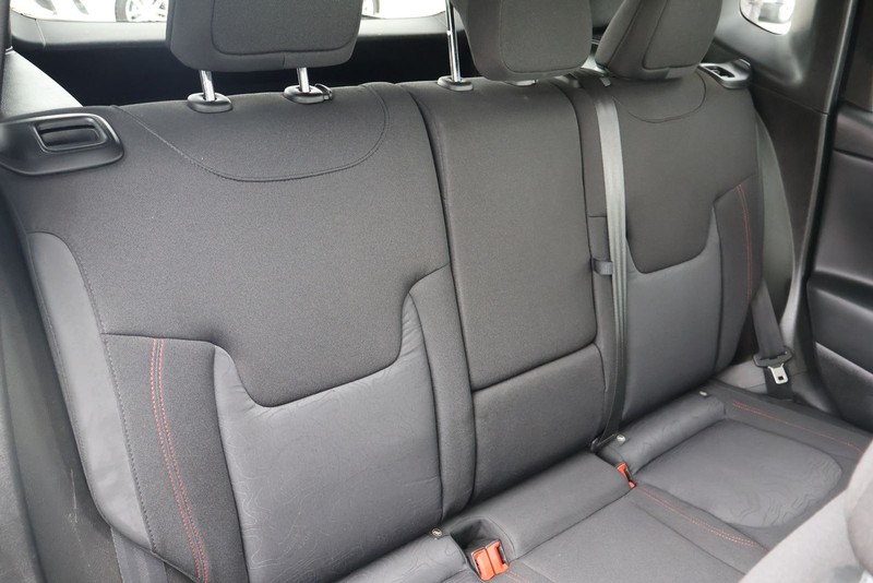 Jeep Renegade Vehicle Full-screen Gallery Image 20