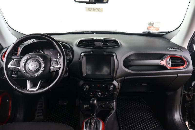 Jeep Renegade Vehicle Full-screen Gallery Image 21