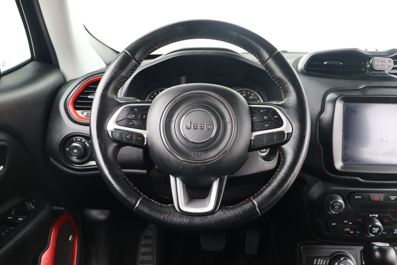 Jeep Renegade Vehicle Full-screen Gallery Image 23