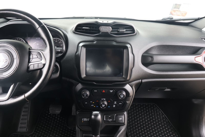 Jeep Renegade Vehicle Full-screen Gallery Image 26