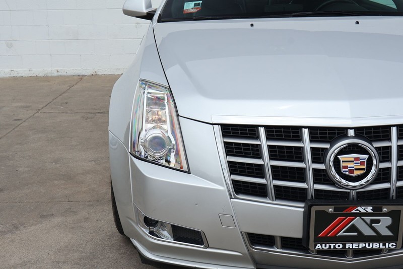 Cadillac CTS Coupe Vehicle Full-screen Gallery Image 03