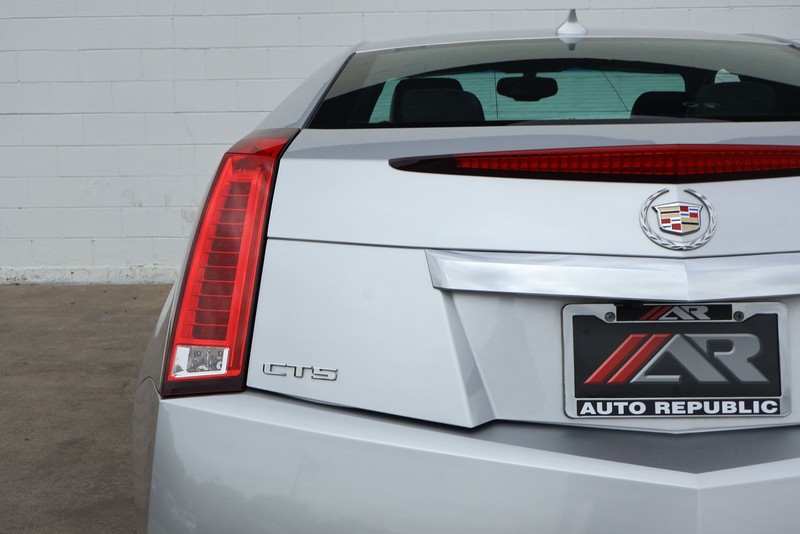 Cadillac CTS Coupe Vehicle Full-screen Gallery Image 07