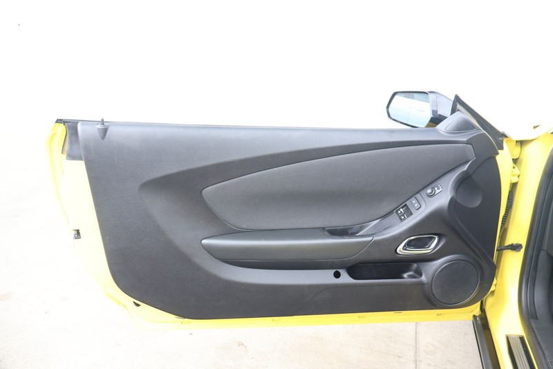 Chevrolet Camaro Vehicle Full-screen Gallery Image 12