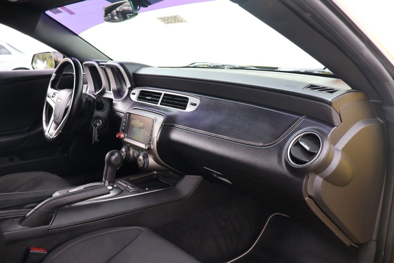 Chevrolet Camaro Vehicle Full-screen Gallery Image 14