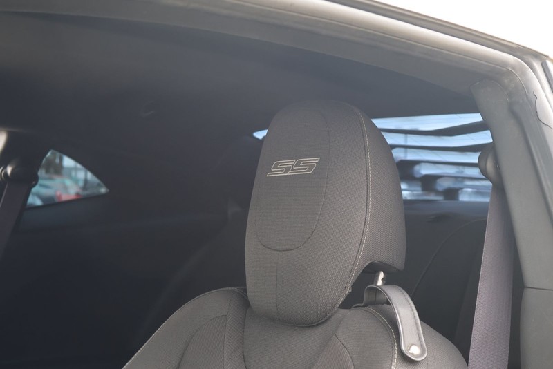 Chevrolet Camaro Vehicle Full-screen Gallery Image 16