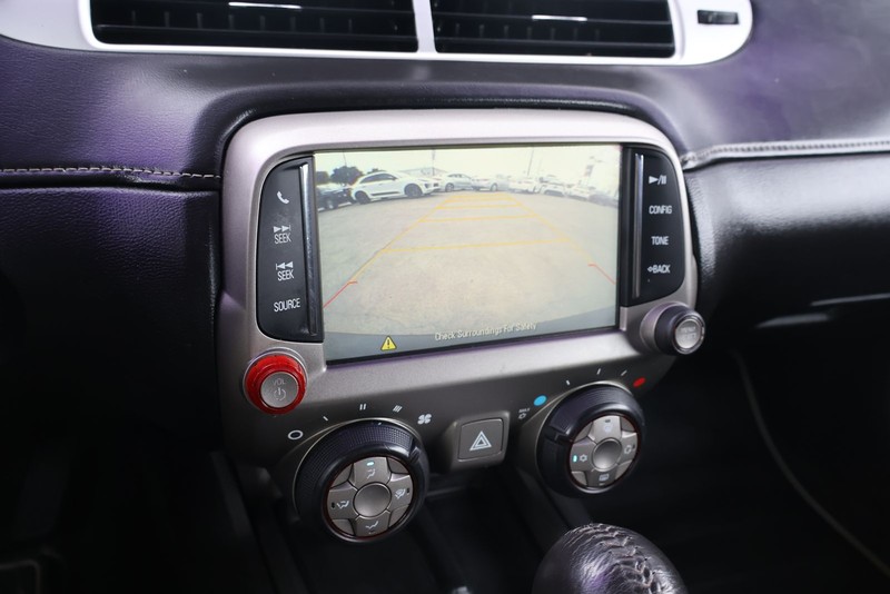 Chevrolet Camaro Vehicle Full-screen Gallery Image 26