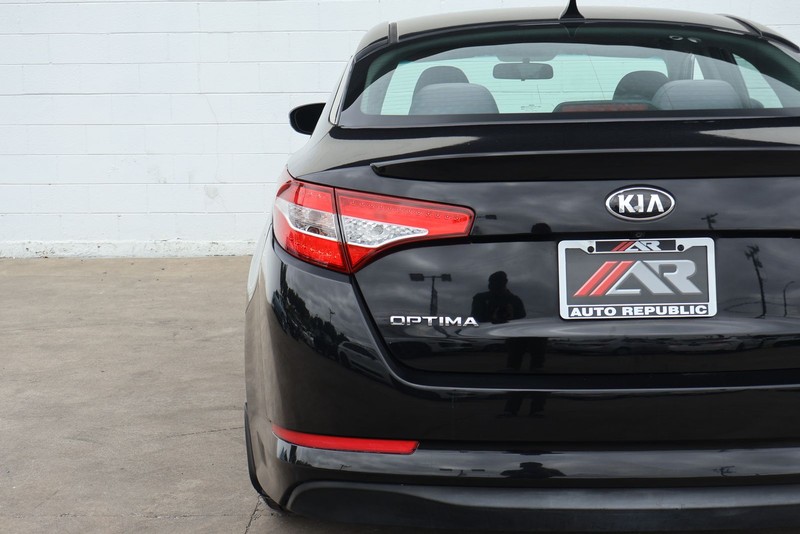 Kia Optima Hybrid Vehicle Full-screen Gallery Image 07